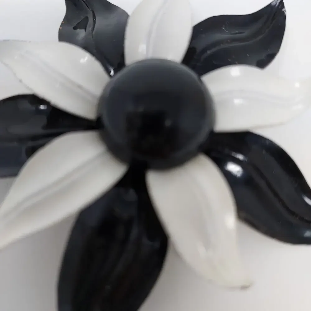 Vintage Brooch Mod Enamel Flower Black White Midcentury 1960s Pop Art 3